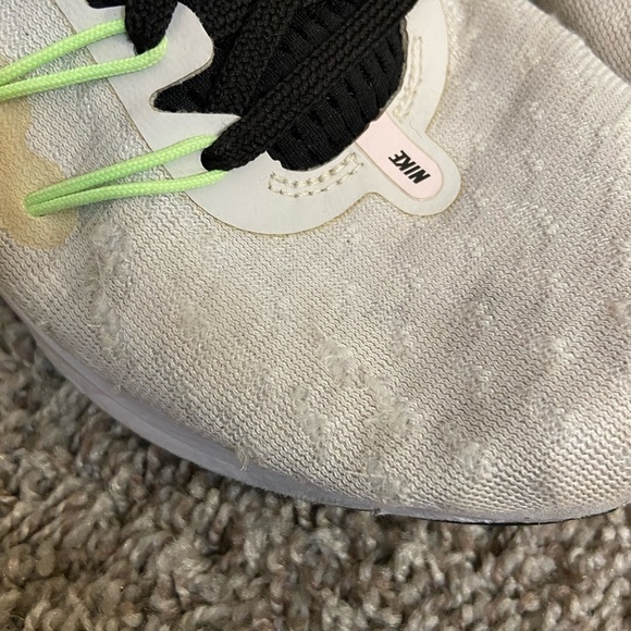 Nike Air Zoom Vomero 14 Women's Running Shoe - Picture 2 of 9